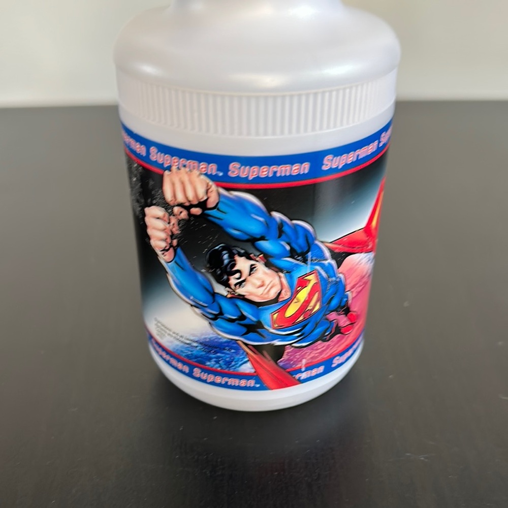 Superman Design Water Bottle - Picture 5 of 6